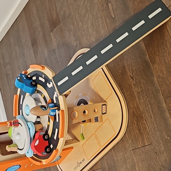 Wooden Space Station - Picture 4 of 7